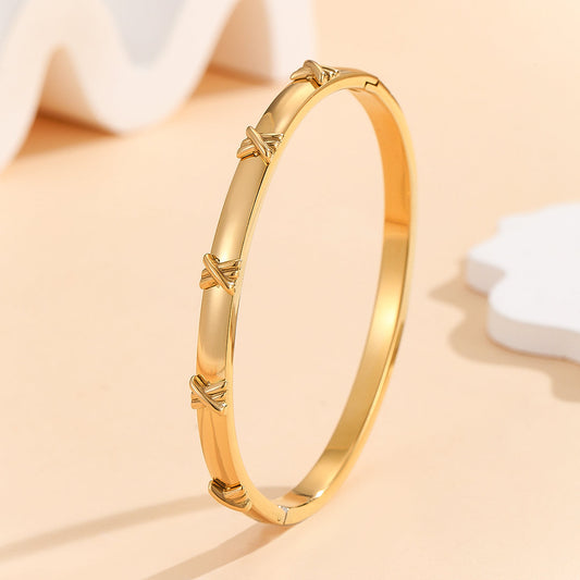 A One Mall® Harmony Filigree Gold Bangle